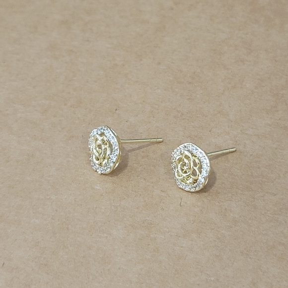 Round Earrings with Flower in the Center - Picture 2 of 3
